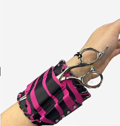 Держатель магнитный для парикмахерских ножниц на запястье купить недорого в интернет магазине Beauty Prof с доставкой по Хабаровску и регионам России